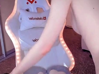 Amateur Webcam Cute Teen Plays Solo with Big Dildo